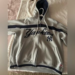 Men’s Large Yankees Zip-up Jacket w/ Hoodie